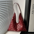 Borsa sottospalla bordeaux minimalista con borchie dorate e profilo triangolare elegante - Rosso
