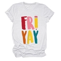 Detail van kleurrijke FRIYAY-print op wit T-shirt met potlood- en liniaalgrafische elementen - S / Wit
