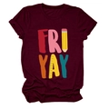 Detail van bordeauxrood T-shirt met FRI YAY-tekst en potlood- en liniaalgrafieken - S / Bordeauxrood