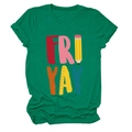 Detailopname van de creatieve FRIYAY-print op groen T-shirt met potlood- en liniaal-icoon - S / Donkergroen