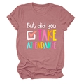 Détails des manches retroussées et de l'imprimé sur le t-shirt rose poudré - S / Hauts / Or rose