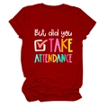 Détail de l'imprimé Take Attendance coloré sur un t-shirt bordeaux à col rond - S / Hauts / Rouge