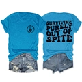 Vista frontal y trasera de camiseta azul con el estampado Surviving Out of Spite - Azul Lago (Logo Negro)