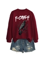 Dettaglio della felpa bordeaux con aquila e pantaloncini in denim blu consumati - S / Felpa Rosso Vino (Testo Bianco)