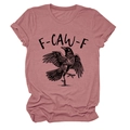 Detail eines altrosa T-Shirts mit F-CAW-F Krähen-Print und umgeschlagenen Ärmeln - S / Oberteile / Roségold (Schwarzer Text)