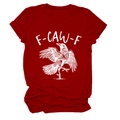 Detail eines weißen Krähen-Prints und F-CAW-F Text auf bordeauxrotem Rundhals-T-Shirt - S / Oberteile / Rot (Weißen Druck)