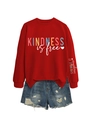 Detail van rood Kindness is Free sweatshirt met armopdruk en distressed denim shorts - S / Rood (Witte Afdruk)