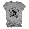 Dettaglio della maglietta grigia con stampa vintage Support Your Local Murder e corvi - S / Grigio Melange (Stampa Nera)