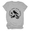 Dettaglio della t-shirt grigia a girocollo con stampa vintage di corvi e sole - S / Grigio Chiaro (Stampa Nera)