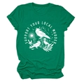 Dettaglio della stampa bianca con corvi sulla t-shirt girocollo verde scuro - S / Verde Scuro (Stampa Bianca)