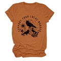 Dettaglio della t-shirt rosso ruggine con stampa grafica di corvi neri - S / Arancio Bruciato (Stampa Nera)