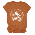 Dettaglio t-shirt arancione bruciato con grafica di corvi e testo bianco - S / Arancione Bruciato (Stampa Bianca)