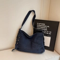 Donkerblauwe denim shopper met vintage knopen en stijlvolle diagonale stiksels - Donkerblauw