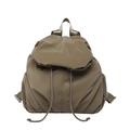 Mochila minimalista de nailon verde oliva con cordón, pliegues y correas ajustables - Marrón