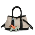 Elegante bolso bombonera de lona crema y cuero negro con colgante de caballo - Negro