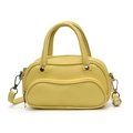 Sac boston chic en cuir jaune texturé avec bandoulière amovible et poignées doubles - Jaune