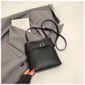 Sac seau classique en cuir noir à motif litchi avec boucle argentée et bandoulière - Sans pendentif / Noir