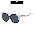 Occhiali da sole cat-eye bicolore con dettagli a forma di serpente dorato - Montatura Bianco e Nero Lenti Grigie (C2)