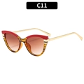 Cat eye sunglasses with red frame, tortoiseshell accents and gradient brown lenses - Red Striped Split Frame Gradient Tea Lens