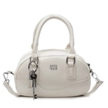 Sac Boston chic blanc cassé en similicuir avec logo argenté et bandoulière amovible - Avec pendentif en métal / Blanc Cassé