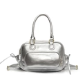 Moderne zilveren metallic bowler handtas met gouden hardware en trekkoord detail - Zilver