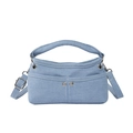 Bolso bandolera de mezclilla azul claro con asa superior y correa ajustable en blanco - Azul claro