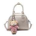Schicke beige Boston Umhängetasche mit süßem Teddybär Plüsch-Anhänger, modische Handtasche. - Mit Anhänger / Gebrochenes Weiß
