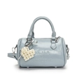 Borsa a cilindro retrò azzurro cielo con logo in rilievo e ciondolo a cuore di perle - Blu (Con Pendente Cuore Perla)