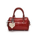 Borsa Boston rossa lucida con logo MAJAR & GORDDW e ciondolo a cuore di perle - Rosso + Ciondolo Cuore Perle