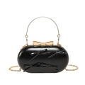 Pochette de soirée ovale noire élégante avec quatre nœuds et chaîne dorée - Noir