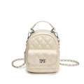 Zainetto beige trapuntato con cuciture a rombi e spalline a catena argentate - Bianco