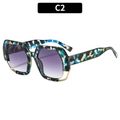 Klobige eckige Sonnenbrille mit blau-gelbem Tortoise-Rahmen und lila Verlaufsgläsern - Blaues Muster Rahmen Doppelte Graue Linse