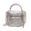 Mini borsa vanity trapuntata argento con tracolla a catena rosa e finitura metallica - Argento