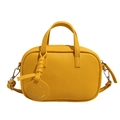 Bolso bandolera amarillo de piel granulada con asas superiores y un colgante de sonrisa - Amarillo