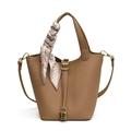 Braune Eimer-Tasche aus strukturiertem Leder mit Seidenschal und goldenem Schloss - Khaki