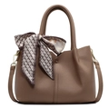 Sac seau marron avec texture litchi, ouverture en V et accessoire foulard en soie - Khaki