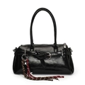 Glänzende schwarze Kunstledertasche mit Silberschnalle und geflochtenem Seilanhänger - Mit Anhänger / Schwarz