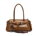 Braune Retro-Damenhandtasche aus Ölleder mit modischem Quastenanhänger und Schlüsseldetail - Mit Anhänger / Braun