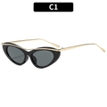 Occhiali da sole cat-eye neri da donna con eleganti aste e dettagli in metallo dorato - Montatura Nera Lenti Grigie