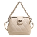 Sac docteur matelassé beige chic avec poignée chaîne argentée et fermoir pivotant en métal - 17*14*9 / Blanc