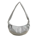 Bolso bandolera de media luna plisado azul claro con correa anudada y acabado brillante - Azul claro