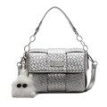 Zilveren geweven crossbody tas met metallic glans en schattige witte pluche hanger - Zilver (Met Pluche Hanger)