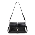 Bolso de hombro minimalista en cuero encerado negro brillante con hebilla plateada fina - Negro