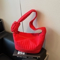 Borsa a tracolla in nylon trapuntato rosso con dettaglio nodo su libro moderno - Borgogna