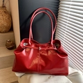 Grand sac cabas rouge pour femme en cuir brillant avec boucle en métal argenté - Sans Pendentif / Rouge