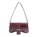 Borsa bordeaux in pelle verniciata con borchie argentate e fibbie in stile punk - Rosso