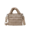 Beigefarbene gesteppte Daunentasche mit weichem Griff und verstellbarem Gurt - Khaki