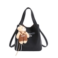 Elegante schwarze Beuteltasche aus Leder mit Litschi-Muster und süßem Bärenanhänger - Mit Anhänger / Schwarz