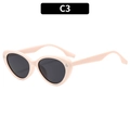 Occhiali da sole cat-eye rosa con lenti grigie e dettagli con rivetti, modello C3 - Montatura Beige Lente Grigia (C3)