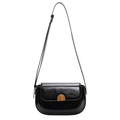 Minimalistische schwarze Satteltasche aus Leder mit goldener Metallschließe - Schwarz